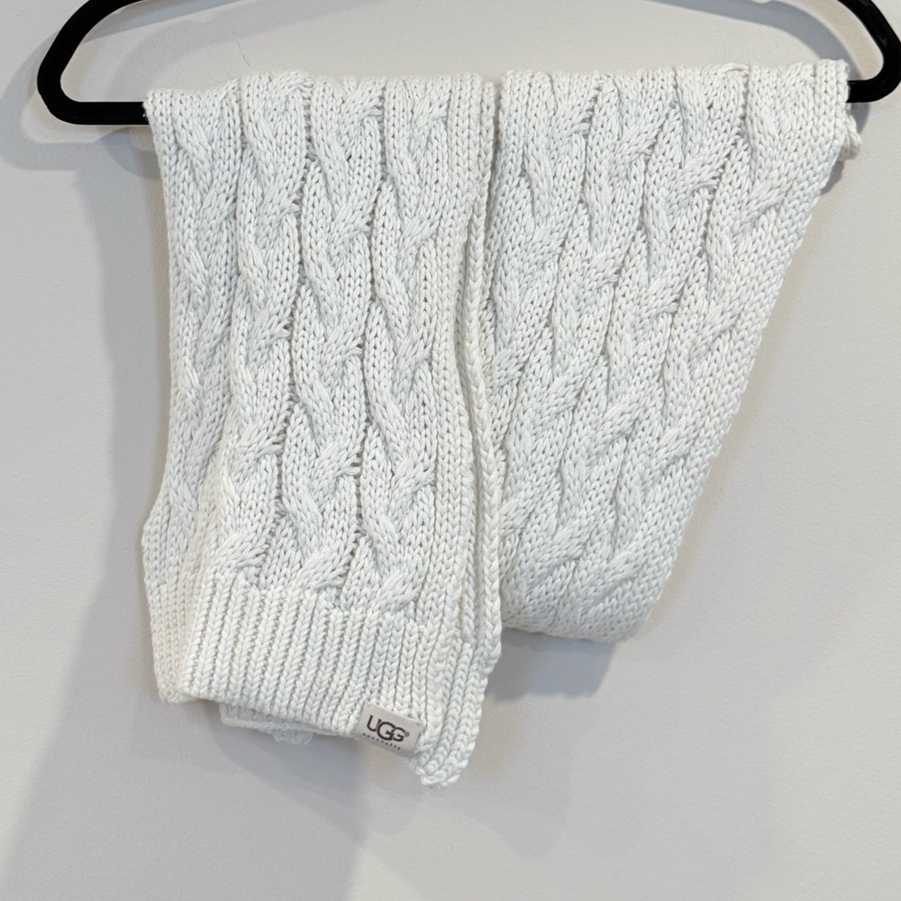 🔥UGG Cream Cable Knit Scarf Like New🔥